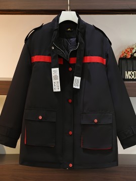 女性用プラスサイズ冬のカーゴコート - カジュアルな黒色アウターウェア、赤いストライプ＆ボタン細部、ポリエステル、マルチポケット、調節可能なストラップ、寒冷地用ノンストレッチ生地、機能的な冬服 | ストライプアクセントコート | ユーティリティポケット、冬服