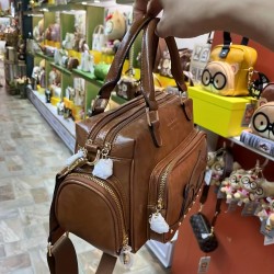 クリームベアボストントートバッグ - キャラクターデザイン、大容量、取り外し可能なストラップ、ジッパークローズ、カジュアルスタイル、ポリエステル裏地、カジュアルトートバッグ|おもしろいアクセサリー|丈夫なハンドル、かわいいトートバッグ