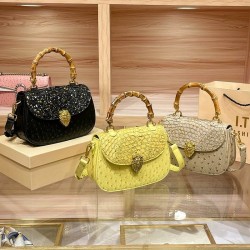 女性の新着バッグ、トレンディなデザインでオストリッチ柄と竹節を特徴としている、20種類のスポーツカジュアルスタイルを生み出す。小型のデザインでファッション的な新着バッグ、現在では人気。