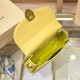 女性の新着バッグ、トレンディなデザインでオストリッチ柄と竹節を特徴としている、20種類のスポーツカジュアルスタイルを生み出す。小型のデザインでファッション的な新着バッグ、現在では人気。