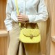 女性の新着バッグ、トレンディなデザインでオストリッチ柄と竹節を特徴としている、20種類のスポーツカジュアルスタイルを生み出す。小型のデザインでファッション的な新着バッグ、現在では人気。
