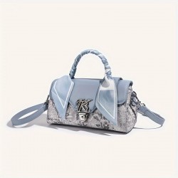 ライトブルー本物合成皮革ボストン枕バッグ - シックな女性用クロスボディ＆ショルダーハンドバッグ、エンボス加工の花柄デザイン、編み込みハンドル、装飾的なリボンアクセント付き、ショルダーバッグ | シックな女性用バッグ | メタリック装飾