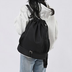 女性用スタイリッシュなブラックナイロンバックパック、調節可能なストラップ、巾着式クロージャー、メッシュサイドポケット付き - 大容量、耐久性があり、カジュアルなアウトドア、旅行、または日常使用に最適、カジュアルなデイパック | カジュアルなスタイル | 巾着式クロージャー、旅行用バックパック